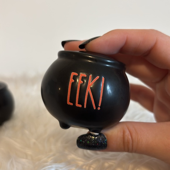 Rae Dunn Halloween Salt and Pepper Shakers “EEK” & “BOO” cauldrons 🖤 - Picture 4 of 7